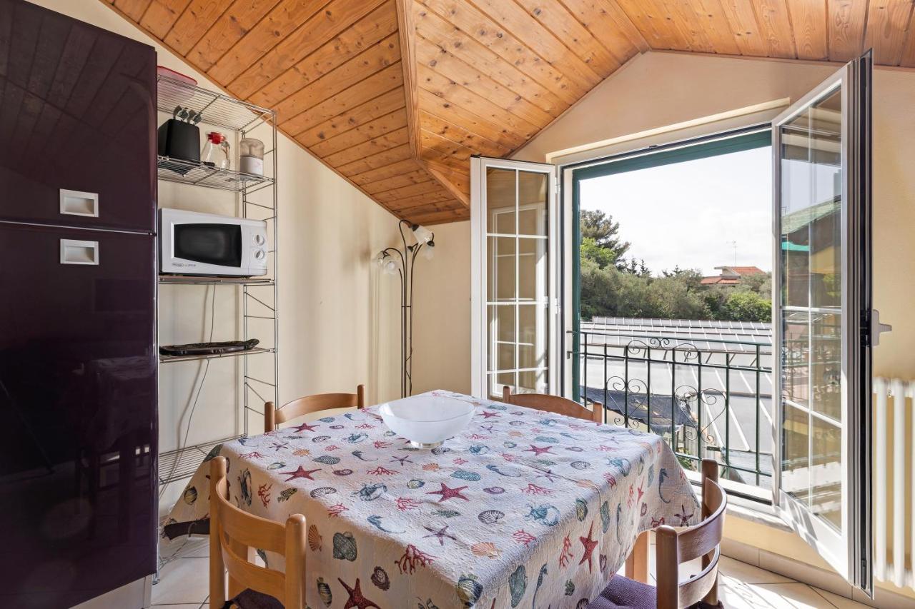 La Casa Di Lady Appartement Ceriale Buitenkant foto